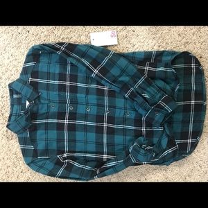 So girls boyfriend shirt size small ( 7 )